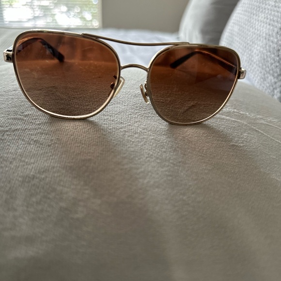 Brown women coach sunglasses gently used no scratches with case - Picture 4 of 4
